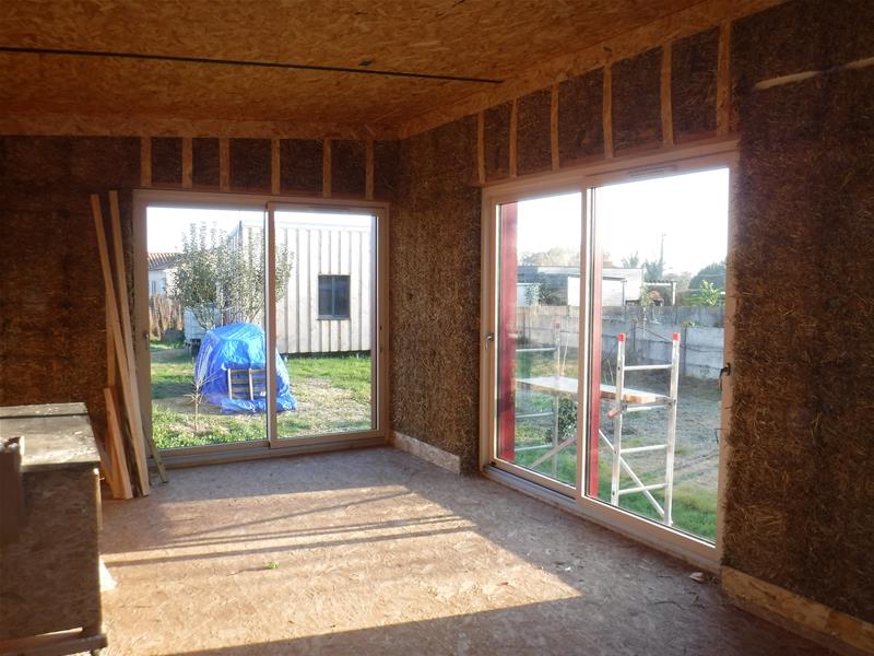 Maison ossature et toiture isolée en paille à Melle (79)